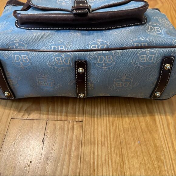 Dooney & Bourke East West Canvas / Leather Trim Donegal Crest Tote Shoulder Bag - Picture 4 of 16